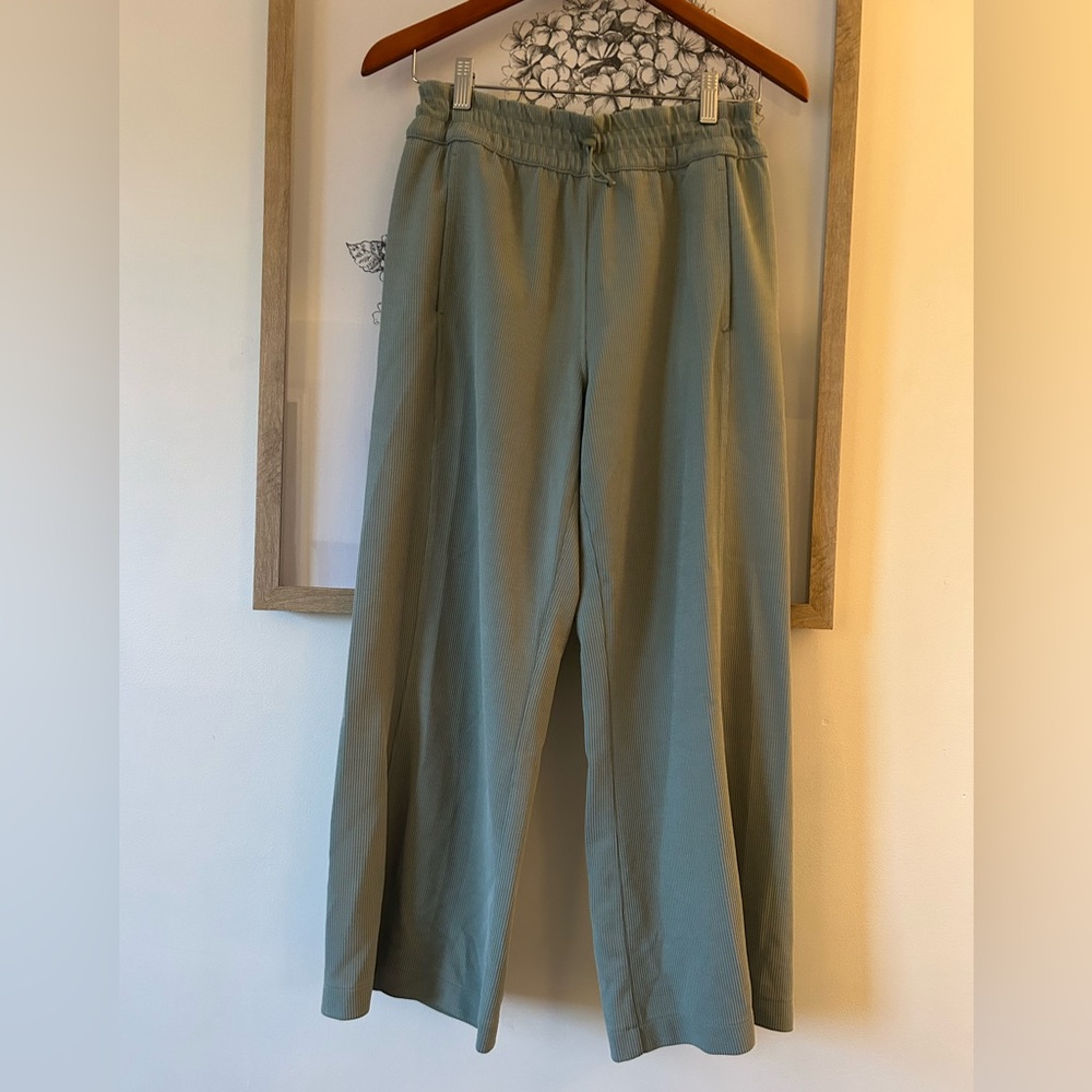Lululemon Sage Green Pants size 8
